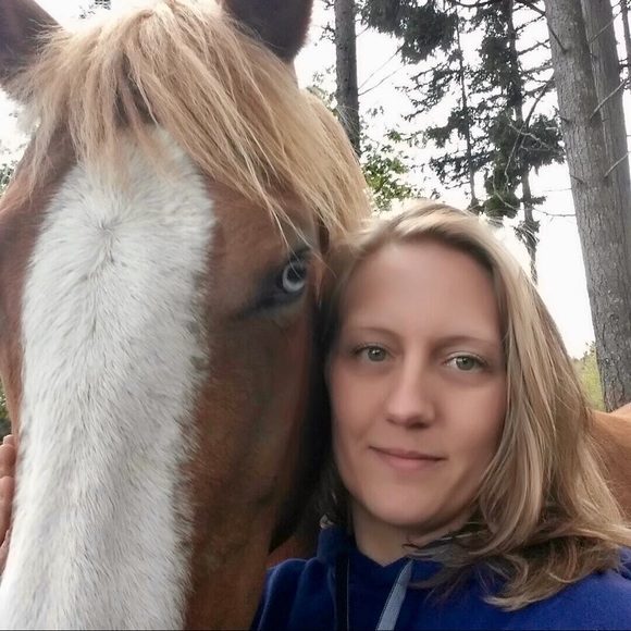 Meet your Posher, Sarah - Picture 2 of 2